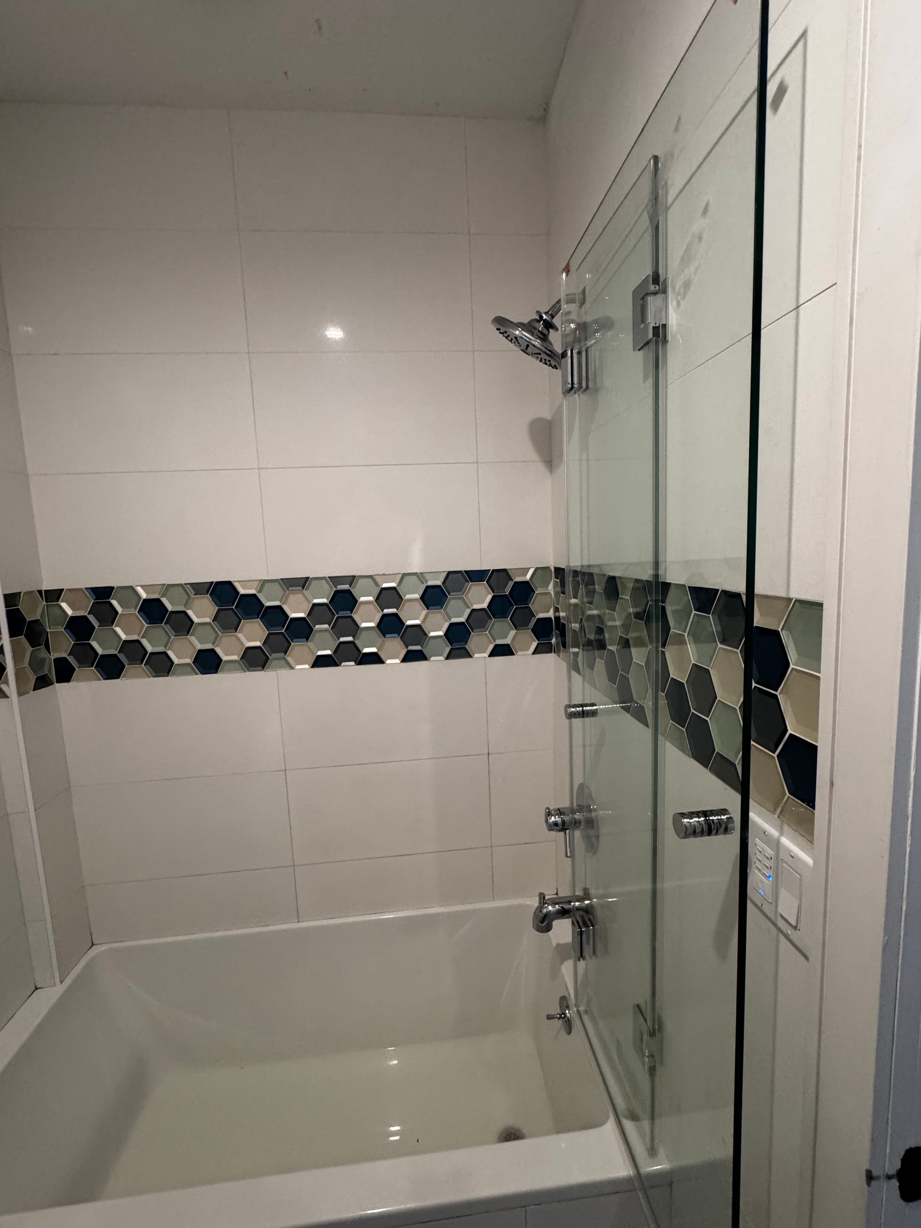 Folding Shower Door thumbnail 3